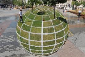 Paris Town Hall Optical Illusion.jpeg